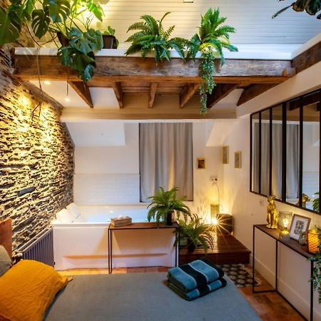 Love Room Boheme Les Petits Plaisirs อองเชร์ ภายนอก รูปภาพ