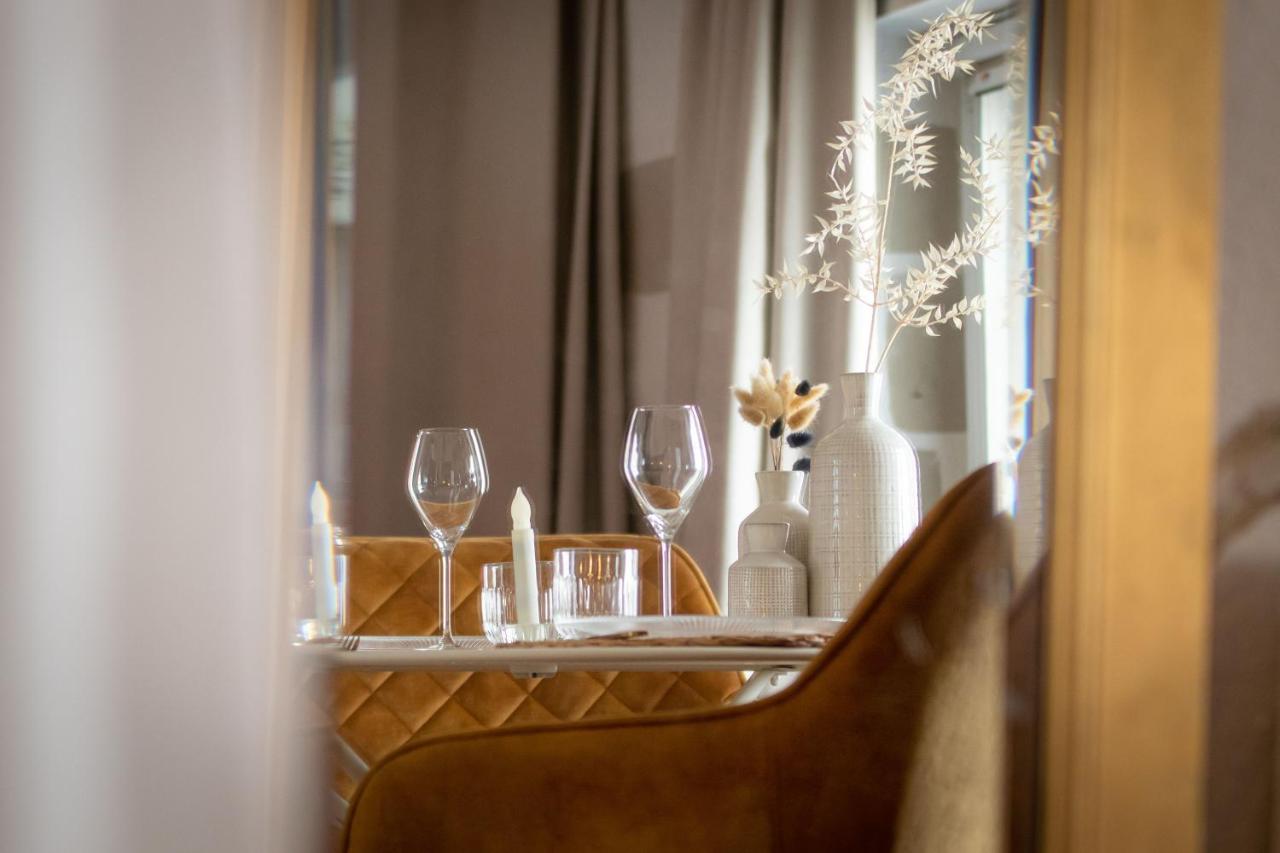 Love Room Boheme Les Petits Plaisirs อองเชร์ ภายนอก รูปภาพ