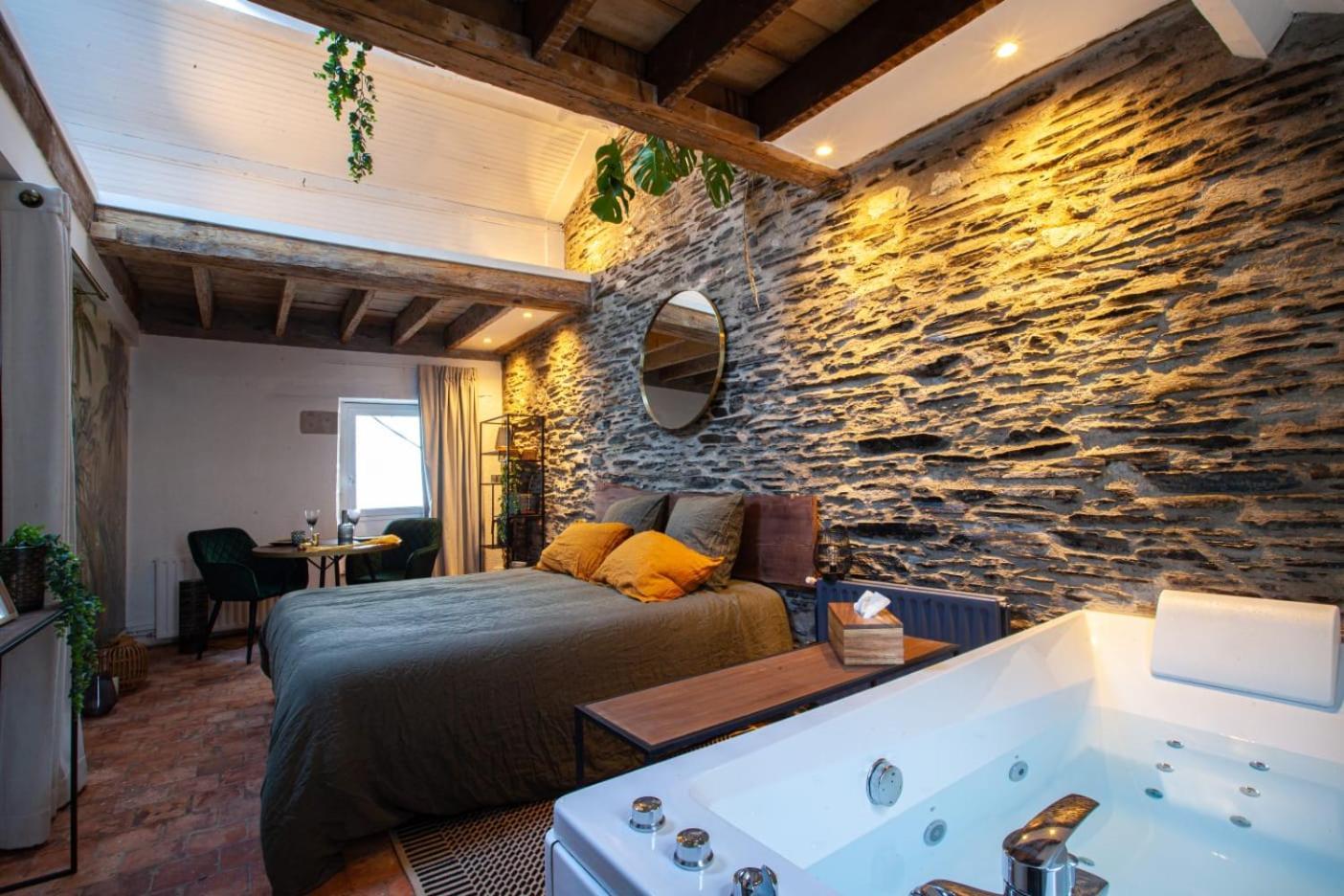 Love Room Boheme Les Petits Plaisirs อองเชร์ ภายนอก รูปภาพ