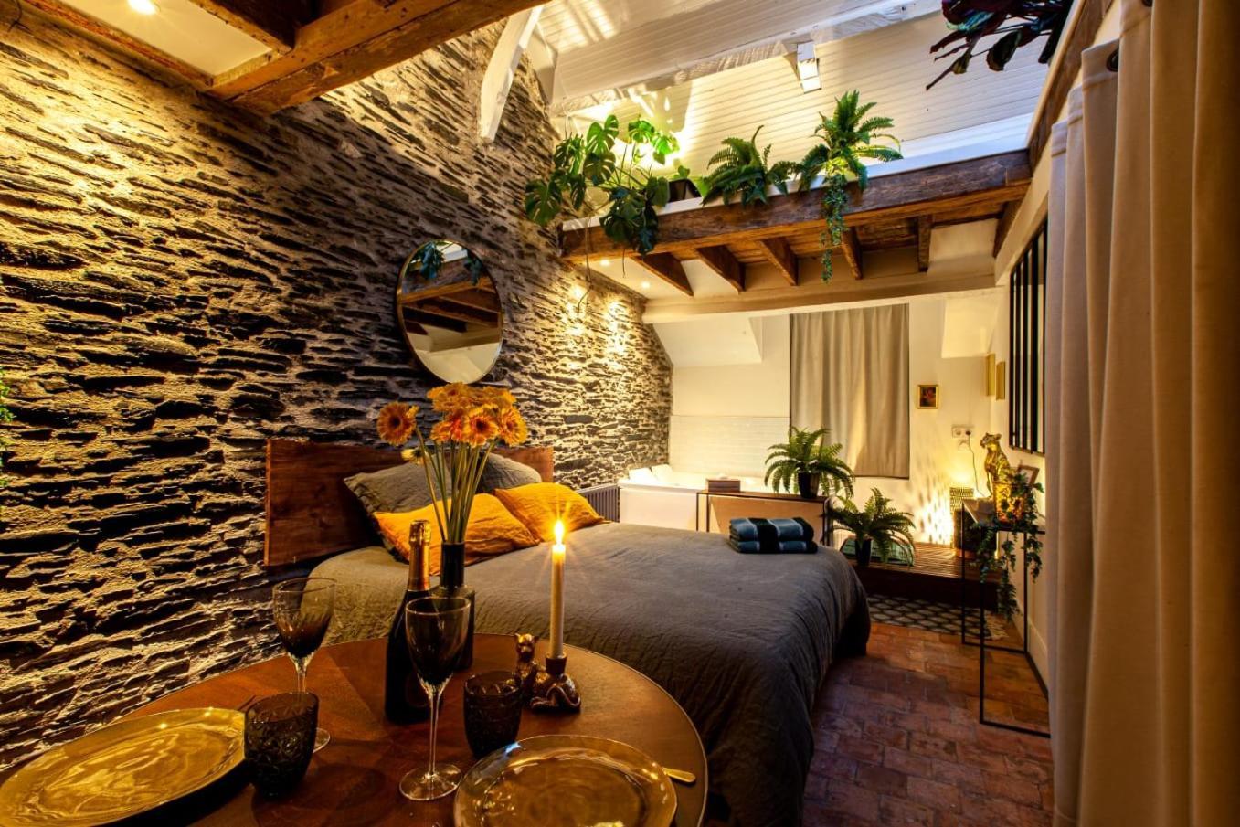 Love Room Boheme Les Petits Plaisirs อองเชร์ ภายนอก รูปภาพ
